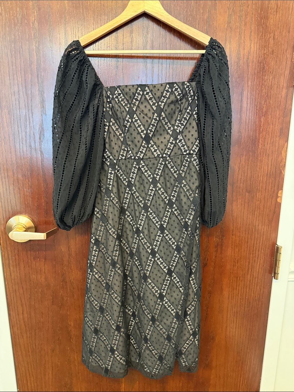Alice + Olivia Black Patterned Midi Dress with Puff Sleeves